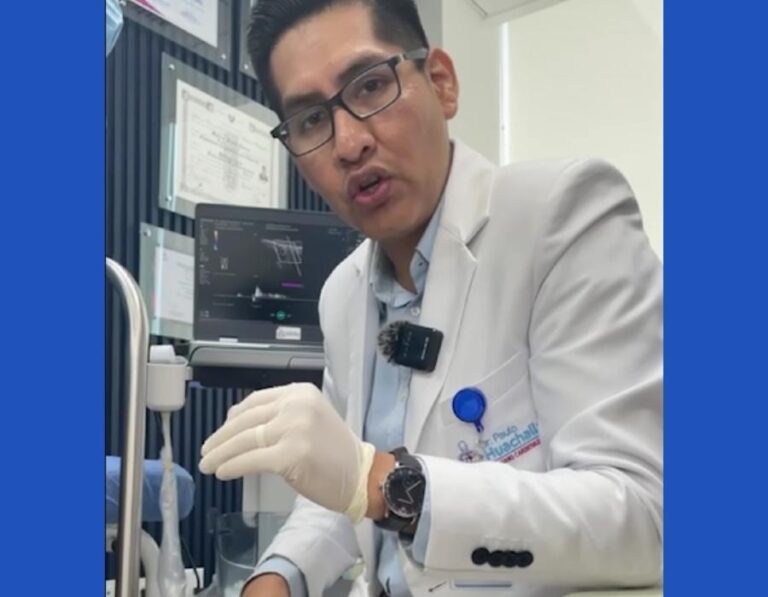 paciente es evaluado con eco doppler venosa para detectar venas afectadas por varices